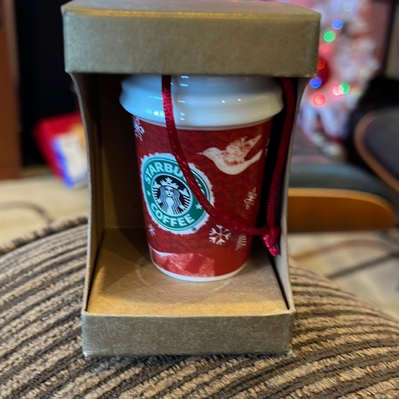 - Starbucks Holiday 2008 Starbucks Ceramic Coffee Cup - Picture 1 of 5